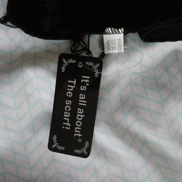 Blue Velvet Floral Pattern Scarf - Picture 6 of 9